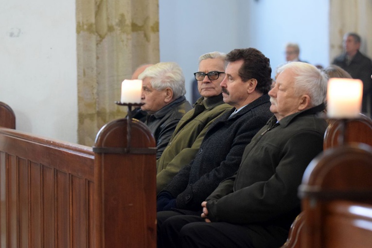 Biskup na spotkaniu z przedstawicielami "Solidarności"