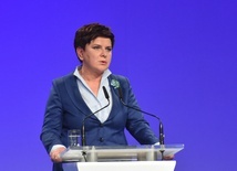 Szydło o ekshumacjach: Takie jest prawo i trzeba to zaakceptować