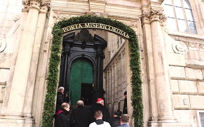 Spośród kilkunastu bram najważniejsza była ta w katedrze na Wawelu.