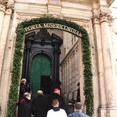 Spośród kilkunastu bram najważniejsza była ta w katedrze na Wawelu.