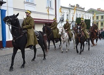 ▲	Grupy rekonstrukcyjne podczas obchodów niepodległościowych.