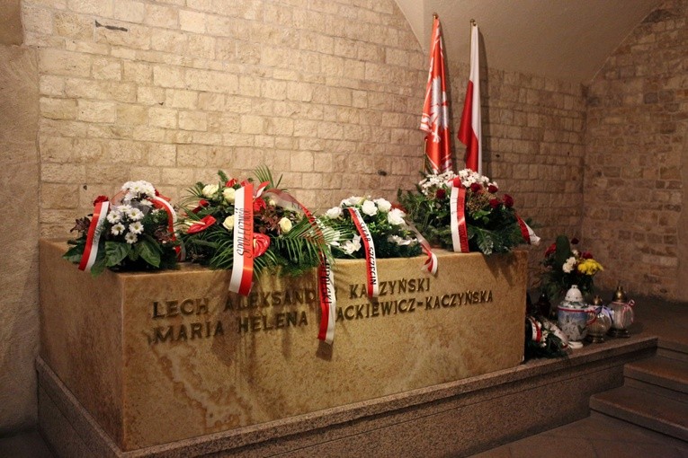 W piątek powtórny pochówek Marii i Lecha Kaczyńskich