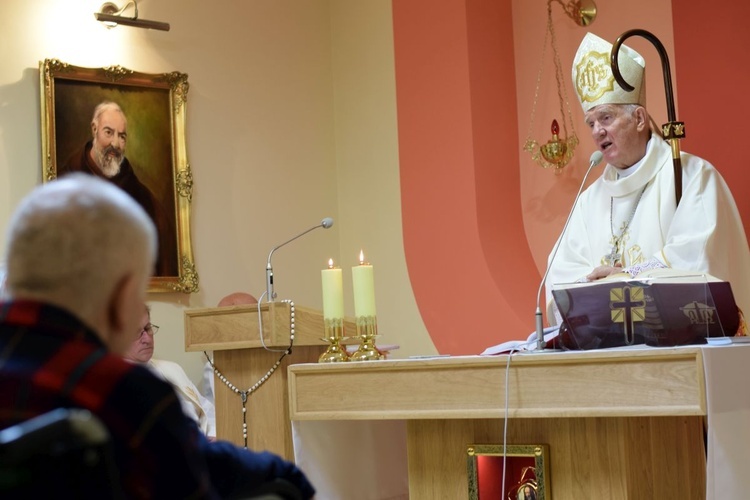 Pasterz diecezji pamięta o chorych i cierpiących.