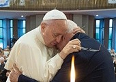 Papież wysłuchał świadectwa ks. Ernesta Simoniego – męczennika komunizmu – w czasie swojej wizyty w Albanii.