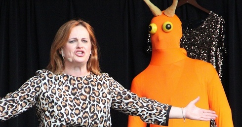 Na scenie Joanna Kołaczkowska z Kabaretu Hrabi