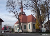 Barokowe płyty nagrobne znalezione w... kurniku