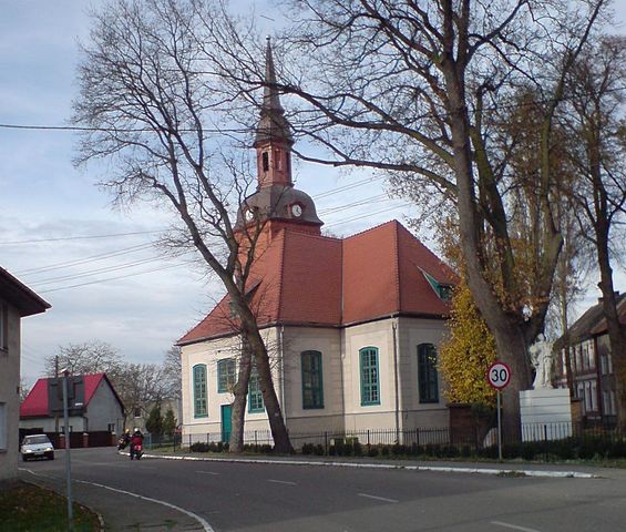 Barokowe płyty nagrobne znalezione w... kurniku