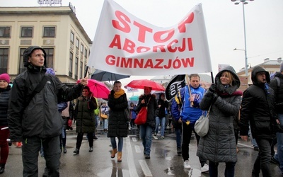 Maszerowali w obronie gimnazjów