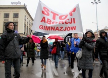 Maszerowali w obronie gimnazjów