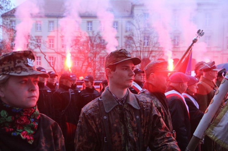 Odłonięcie pomników Żołnierzy Niezłomnych