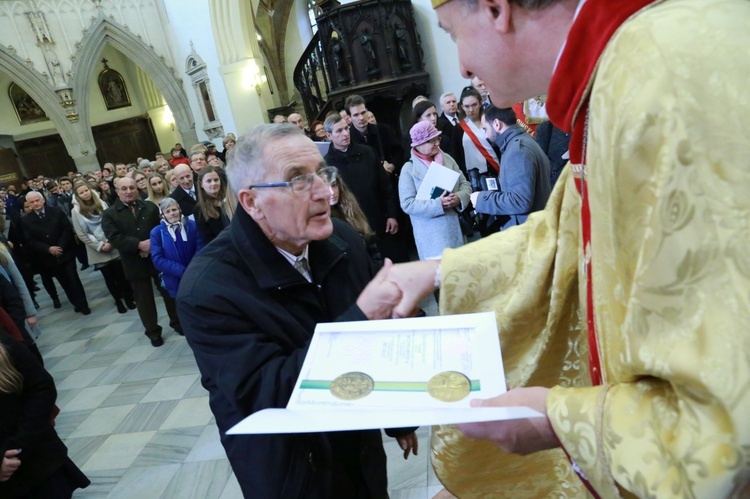 Medale od biskupa tarnowskiego