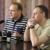Bartosz Rutkowski (z prawej) i Krzysztof Błecha postanowili razem pomagać ofiarom terroryzmu islamskiego na miejscu - na Bliskim Wschodzie