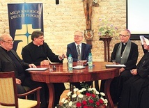 ▲	Panel dyskusyjny z udziałem prelegentów.