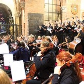 ▲	Po Eucharystii odbył się m.in. koncert uwielbienia.