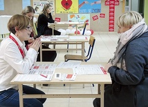 Gimnazjaliści rejestrowali kandydatów na dawców szpiku fundacji DKMS.