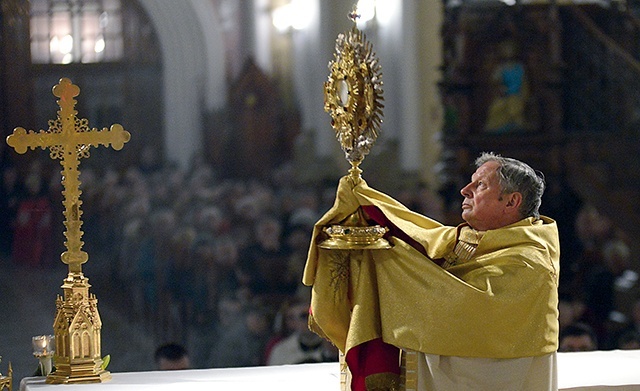 Uroczystego błogosławieństwa Najświętszym Sakramentem udzielił bp Henryk Tomasik.