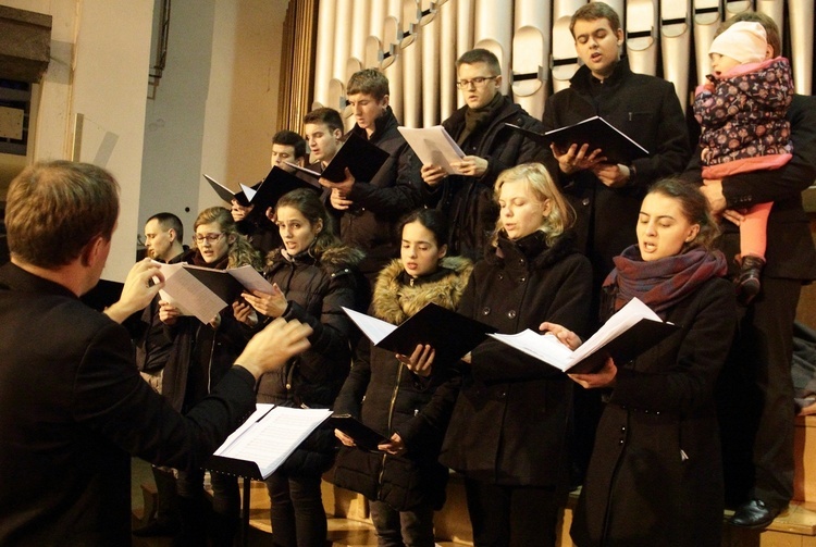 Schola "Cantorum" Katedry Muzyki Kościelnej w czasie występu