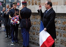 W rocznicę zamachu w Paryżu władze Francji uhonorowały pamięć zamordowanych.