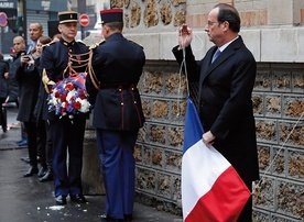 W rocznicę zamachu w Paryżu władze Francji uhonorowały pamięć zamordowanych.
