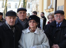 Złote odznaczenia otrzymali od lewej Jan Molik, Karol Bauer, Anna Załęcka i Ireneusz Fazan