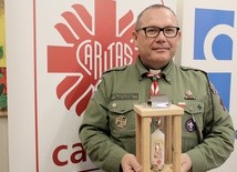 Ks. Wojciech Jurkowski, naczelny kapelan ZHP, już czeka na przybycie światła z Betlejem