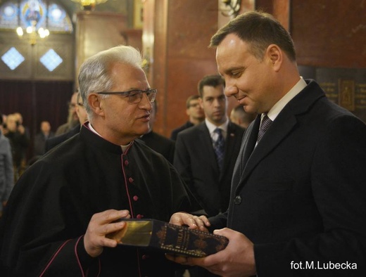 Prezydent Andrzej Duda w piekarskiej bazylice