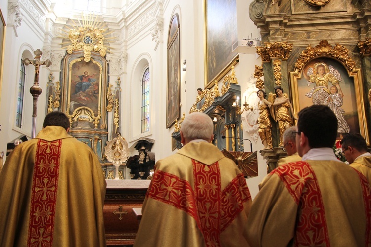 Akt Przyjęcia Jezusa Chrystusa za Króla i Pana w łowickiej katedrze