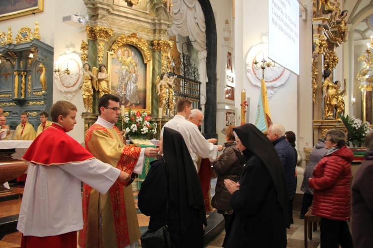 Akt Przyjęcia Jezusa Chrystusa za Króla i Pana w łowickiej katedrze