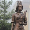 Odsłonięcie pomnika patronki kolejarzy w Zbąszynku