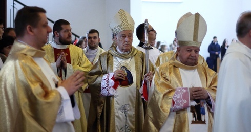 Cztery wieki szkół pobożnych