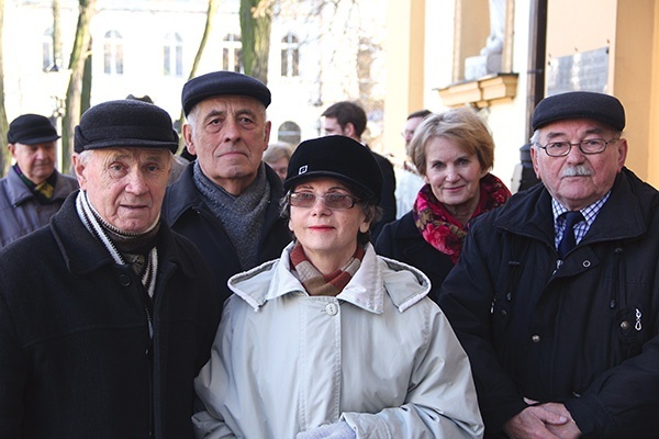 Złote odznaczenia otrzymali (od lewej): Jan Molik, Karol Bauer, Anna Załęcka i Ireneusz Fazan.