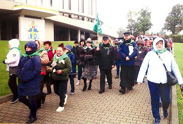Przedstawiciele elbląskich grup podczas pielgrzymki do Łagiewnik.