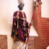 Najbardziej znany wizerunek św. Mikołaja  to nadnaturalnej wielkości figura znajdująca się w katedrze.