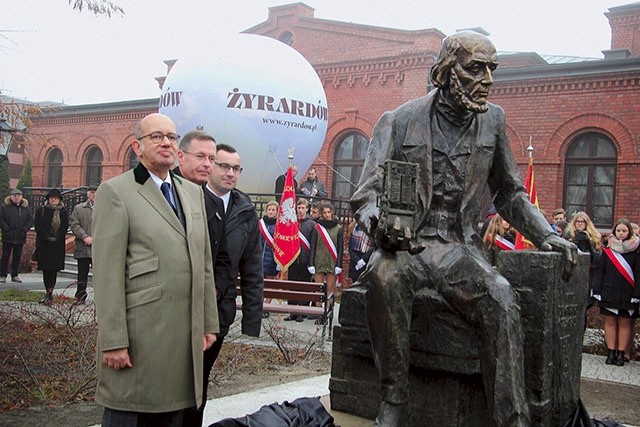 	Monument francuskiego wynalazcy.