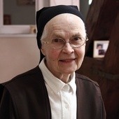 Siostra Jadwiga nie ma wątpliwości, że ludzie wyjeżdżają z Notre-Dame du Laus odmienieni.