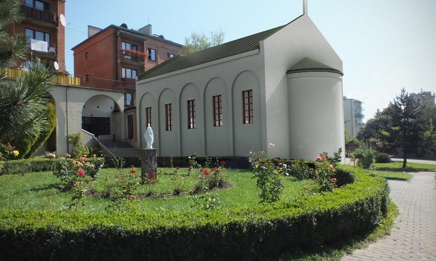 Abp Budzik poświęcił plac pod budowę kaplicy w domu księży emerytów