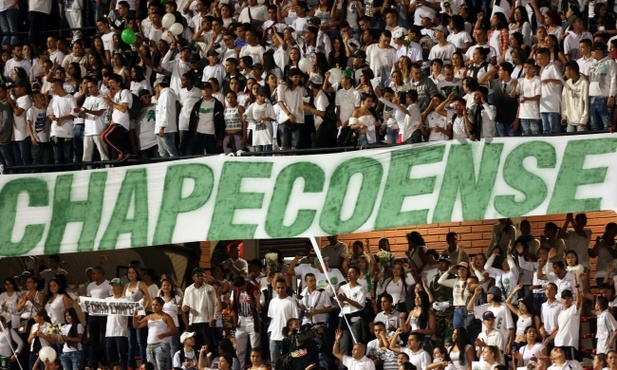 Ocalony z katastrofy piłkarz Chapecoense szybko wraca do zdrowia
