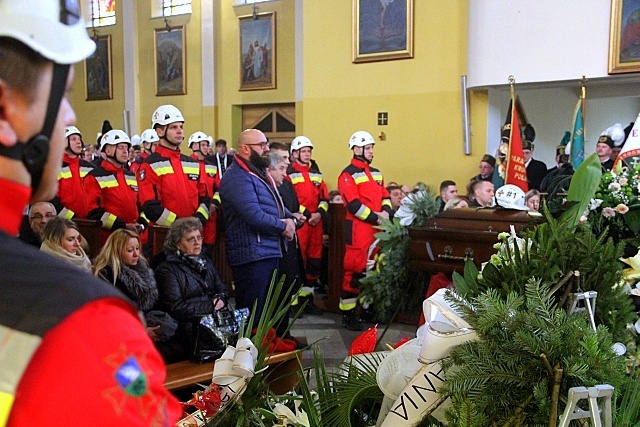 Pogrzeb jednej z ofiar wstrząsu w ZG Rudna