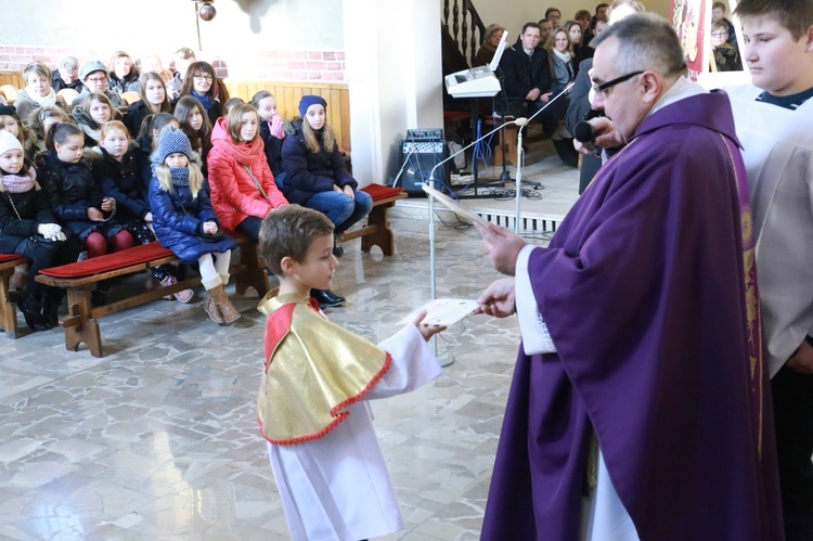 Nowi ministranci w Zbylitowskiej Górze