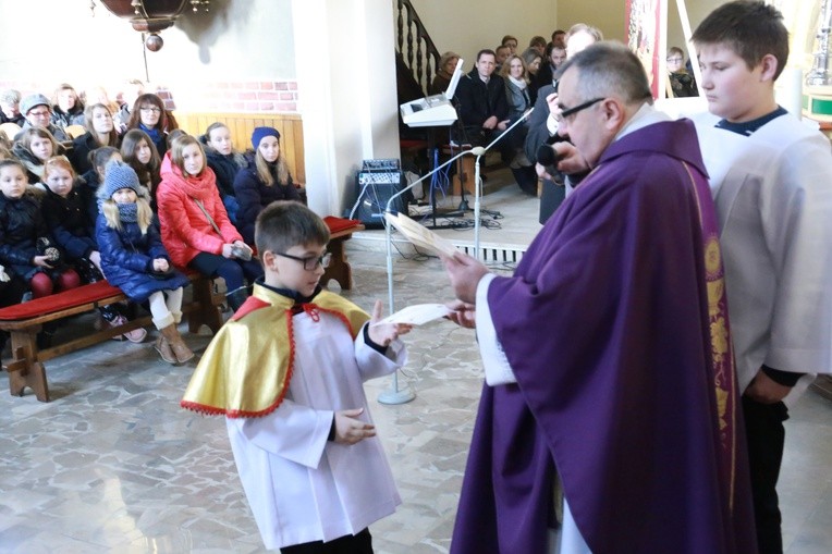 Nowi ministranci w Zbylitowskiej Górze