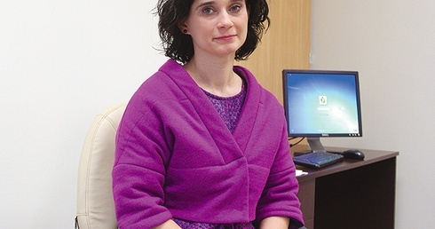 Dr n. med. Aleksandra Kicińska posiada certyfikat Amerykańskiej Akademii Płodności, jest specjalistą chorób wewnętrznych prowadzącym interdyscyplinarne leczenie par z niepłodnością.