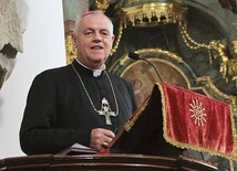 ▲	Biskup Zbigniew podkreśla potrzebę inicjacji chrześcijańskiej w życiu wiernych.