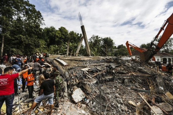 Śmiertelne trzęsienie ziemi w Indonezji