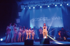 Chór Gospel Rain tworzy dziś około pięćdziesięciu muzyków.