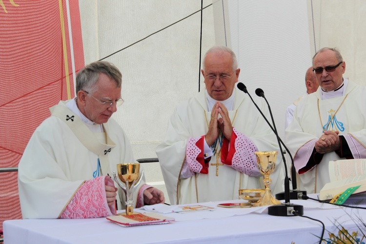 Abp Marek Jędraszewski w Suserzu