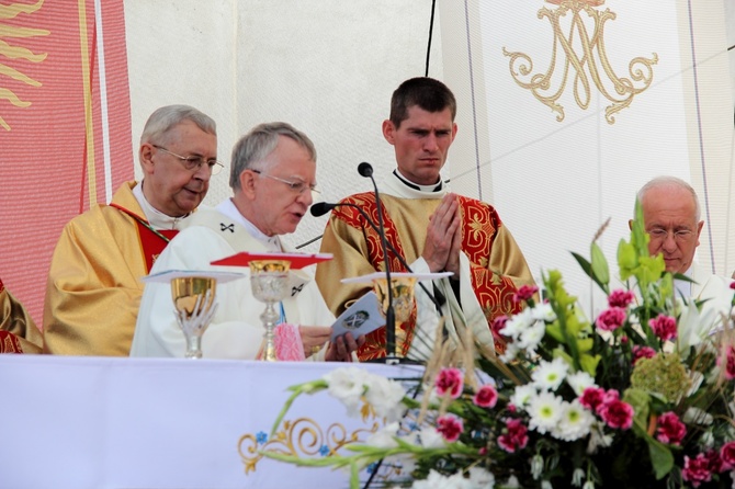 Abp Marek Jędraszewski w Suserzu