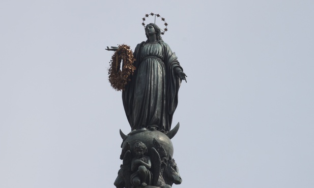 Figura Maryi na Placu Hiszpańskim