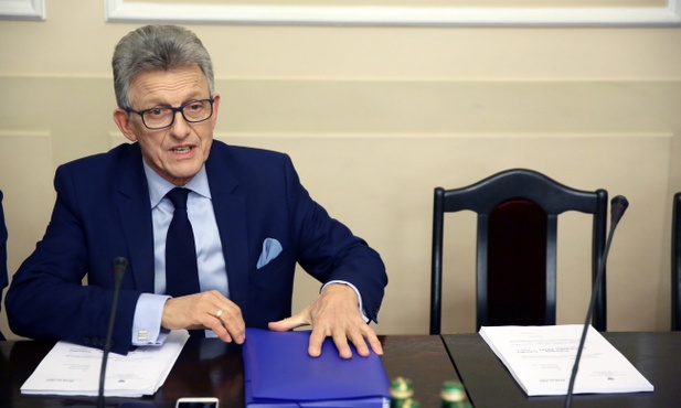 Rzeczniczka PiS: Nie odwołamy Piotrowicza 