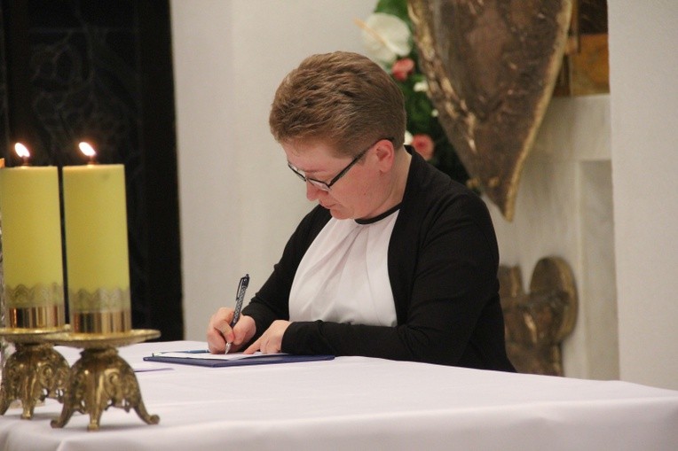 Cisi Pracownicy Krzyża odnawiają śluby