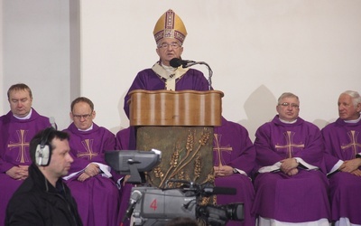 Abp Sławoj Leszek Głódź w czasie homilii